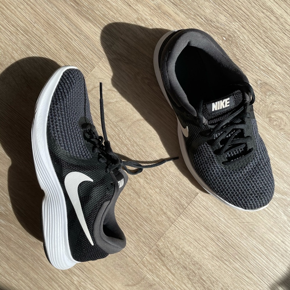 Nike Revolution